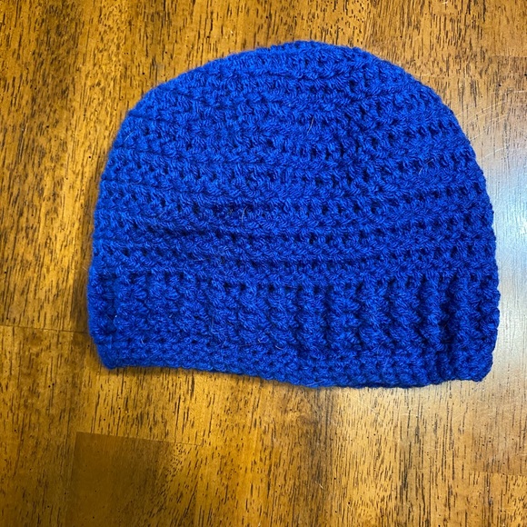 Home made crocheted hat, with ponytail hole. - Picture 4 of 9